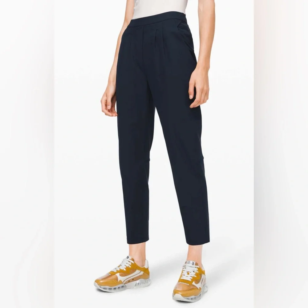 Lululemon Essential High Rise Trouser Black Size 6